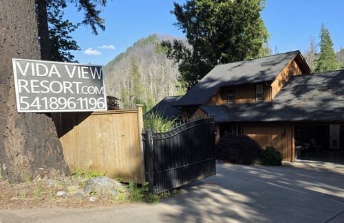 Vida House | VidaViewResort.com: best riverfront value.