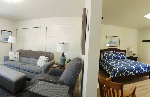 St. Clair Apartment | View freighters on the St. Clair River!