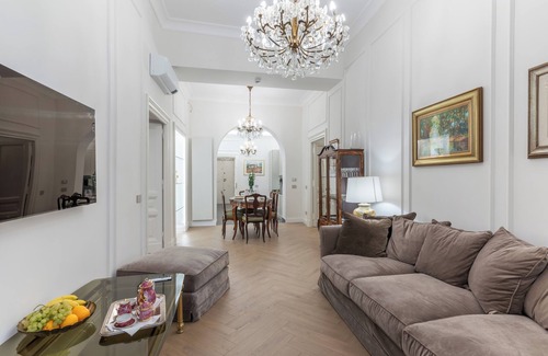 Rione VII Regola Apartment | View of Campo de Fiori