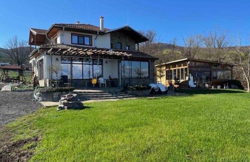Panicherevo Villa | Vila Marina Ilkoni at Jrebchevo dam