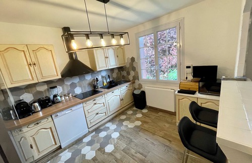 Jaulnes Villa | Villa 1 hour from Paris with heated pool and indoor Jacuzzi