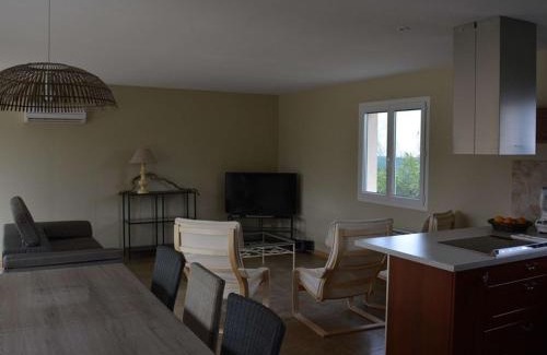 Vallon-Pont-d'Arc House | Villa 4* à Vallon-Pont-d'Arc avec piscine privée, jardin clôturé, climatisation et WiFi - FR-1-382-63