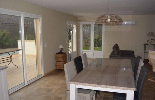 Vallon-Pont-d'Arc House | Villa 4* à Vallon-Pont-d'Arc avec piscine privée, jardin clôturé, climatisation et WiFi - FR-1-382-63