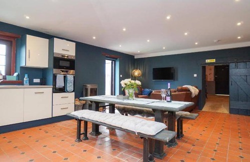 Glasgow Villa | Villa ∙ 4 bedrooms ∙ 10 guests