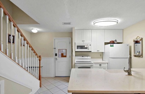Jekyll Island Condo | Villa 453 - fantastic condo close to pool and beaches