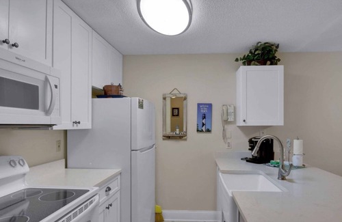 Jekyll Island Condo | Villa 453 - fantastic condo close to pool and beaches