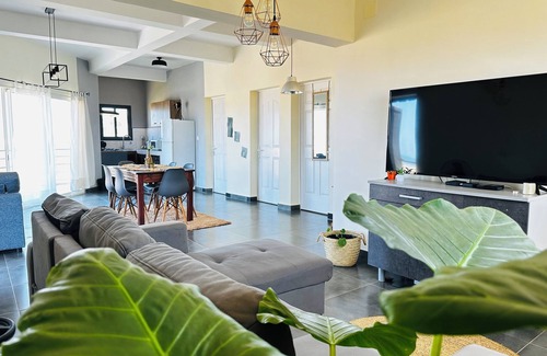 Toamasina Villa | Villa Aaray with 180° sea view from balcony. With outdoor pool!