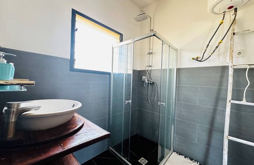 Toamasina Villa | Villa Aaray with 180° sea view from balcony. With outdoor pool!