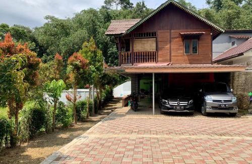 Jambu Luwuk House | Villa Ainun