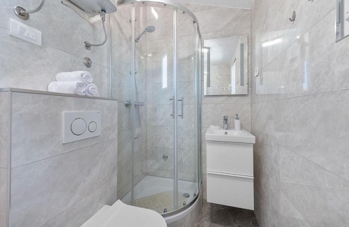Neoric House | Villa Almas - Heated Pool, Sauna, Gym and Tennis Court