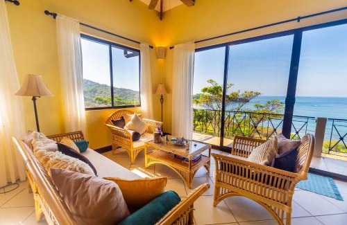 Dominicalito Villa | Villa Amor del Mar with Breathtaking View of Ocean & Jungle