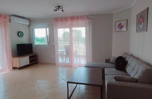 Fanari Apartment | Villa Apartamets esmerina