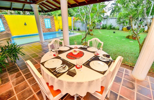 Thiranagama Villa | Villa Arali (Private Villa with Swimming Pool)