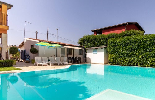 Ragusa Villa | Villa "Arianna" with Shared Heated Pool, Private Terrace & Wi-Fi