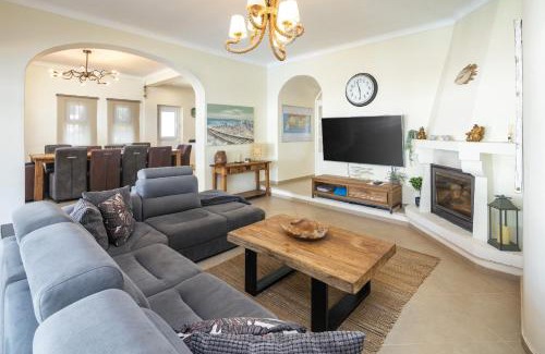 Mato Serrao Villa | Villa at walking distance from center and beach!