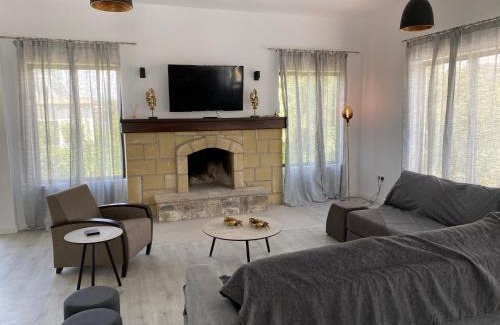 Giolou Villa | Villa Athasia