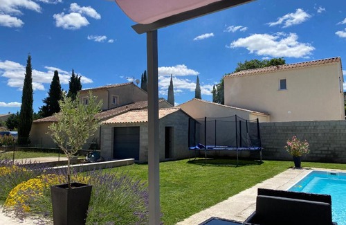 Saint-Victor-la-Coste Villa | Villa avec piscine