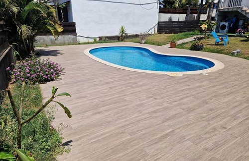 La Riviere Saint-Louis Villa | Villa avec piscine au centre de la rivière