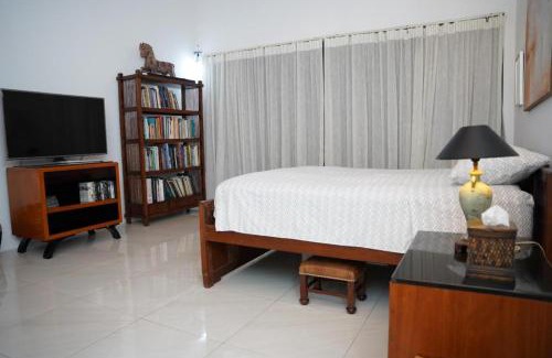 Andiambalama Bed & Breakfast | Villa Blue Lotus