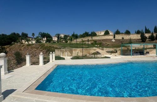 Lentini Villa | Villa Brikinnia