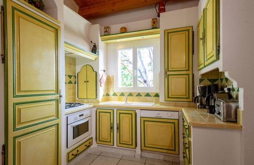 Saint-Maurice-dʼArdeche Villa | Villa Chardonnay- private terrace and garden