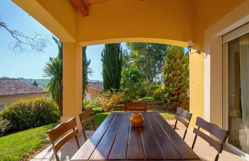 Saint-Maurice-dʼArdeche Villa | Villa Chardonnay- private terrace and garden
