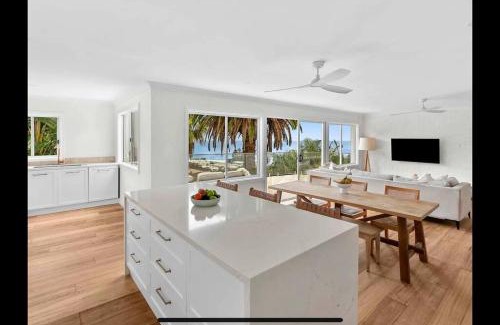 Collaroy Beach Apartment | Villa Capriccio - Top Floor Apartment