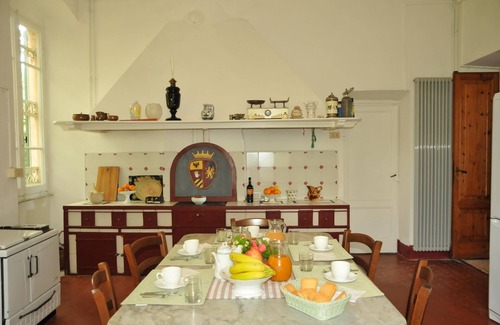 Sarzana Villa | VILLA CARLOTTA 9 PAX, Historic villa, BBC, WI-FI, Beautiful Garden, near 5Terre