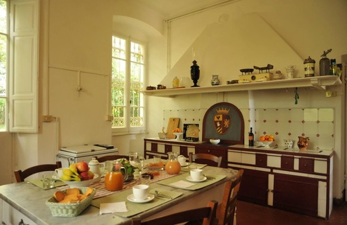 Sarzana Villa | VILLA CARLOTTA 9 PAX, Historic villa, BBC, WI-FI, Beautiful Garden, near 5Terre