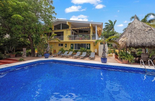 Cas Grandi Villa | Villa Cas Grandi met Curaçaose Hofi Vakantievilla Curacao Voor 4-10 Personen