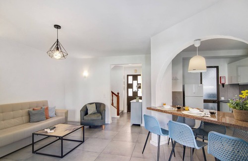 Quarteira Villa | Villa 'Casa Sol' with Shared Pool, Private Terrace and Wi-Fi