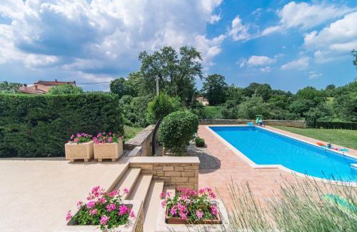 Kringa Villa | Villa Catarina with Beautiful and Spacious Garden and Pool