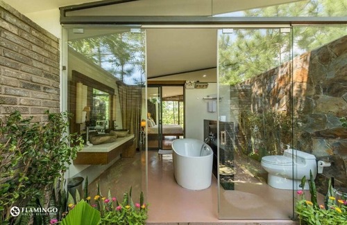 Ngoc Quang Hotel | Villa CBT Flamingo Dai Lai
