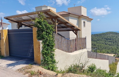 Canyelles Apartment | Villa Contenta Canyelles, on top of the hill, sea view. Petfriendly!