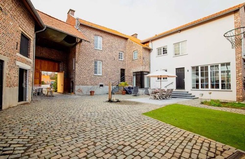 Heers Villa | Villa Daelhoeve with Pool & Sauna & Hottub