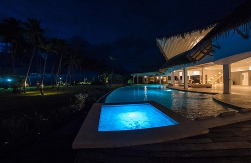 Las Terrenas Villa | Villa del Mar, Luxury villa on the beach,13 bedrooms, pool, jacuzzi, full staff