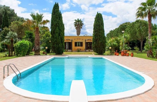 Mesagne Villa | VILLA DELLE LANTANE with Private Pool in a garden of 10,000 m. q.