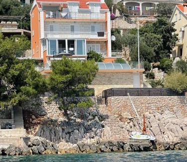 Prizba House | Villa Desiree