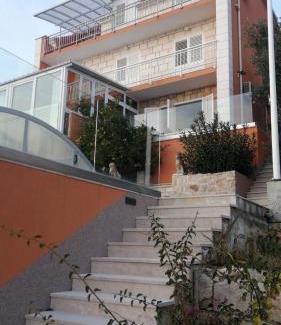 Prizba House | Villa Desiree