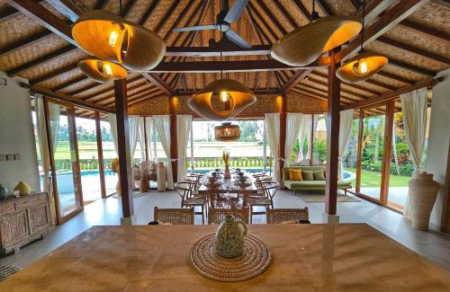 Kemenuh Villa | Villa DiYara Ubud - 6000 Sq Ft Private Villa - Stunning Rice field View - Big pool & garden