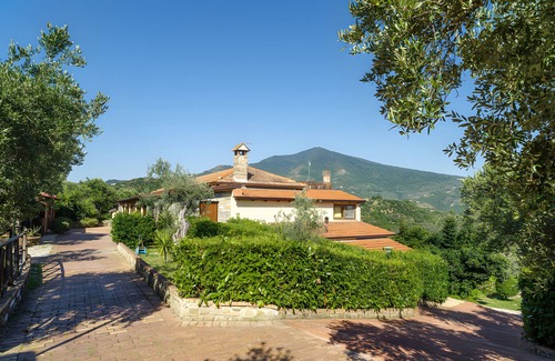 Stella Cilento Villa | Villa 'Don Elio Con Spa Privata' with Mountain View, Wi-Fi and Air Conditioning