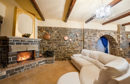 Stella Cilento Villa | Villa 'Don Elio Con Spa Privata' with Mountain View, Wi-Fi and Air Conditioning