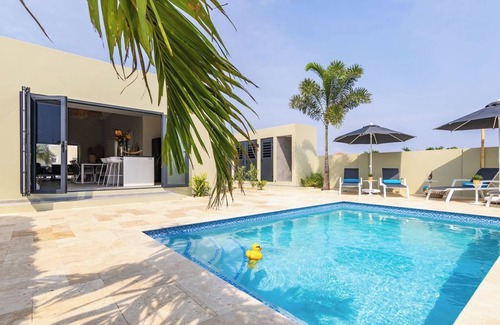 Marie Pampoen Villa | Villa Dushi Mambo Curaçao Mooie Nieuwe Villa Tegenover het Levendige Mambo Beach