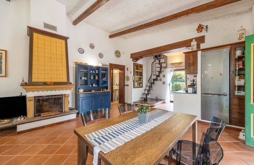 Carini Villa | Villa 'Ellie' with Private Garden, Wi-Fi and Air Conditioning