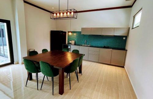 Bentong House | Villa Emerald: 3 Bedroom Pool Villa Near River