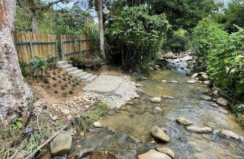 Bentong House | Villa Emerald: 3 Bedroom Pool Villa Near River