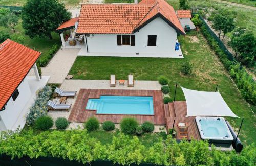 Velim House | Villa Ena with Pool & Jacuzzi