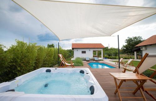 Velim House | Villa Ena with Pool & Jacuzzi