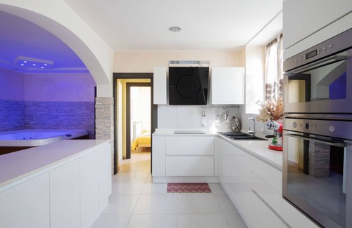 Ciampino Villa | VILLA ENNIO - ENTIRE VILLA WITH PRIVATE POOL JACUZZI SPA 10 MINUTES FROM ROME