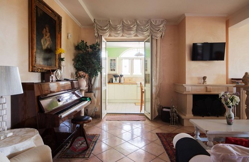 Ciampino Villa | VILLA ENNIO - ENTIRE VILLA WITH PRIVATE POOL JACUZZI SPA 10 MINUTES FROM ROME